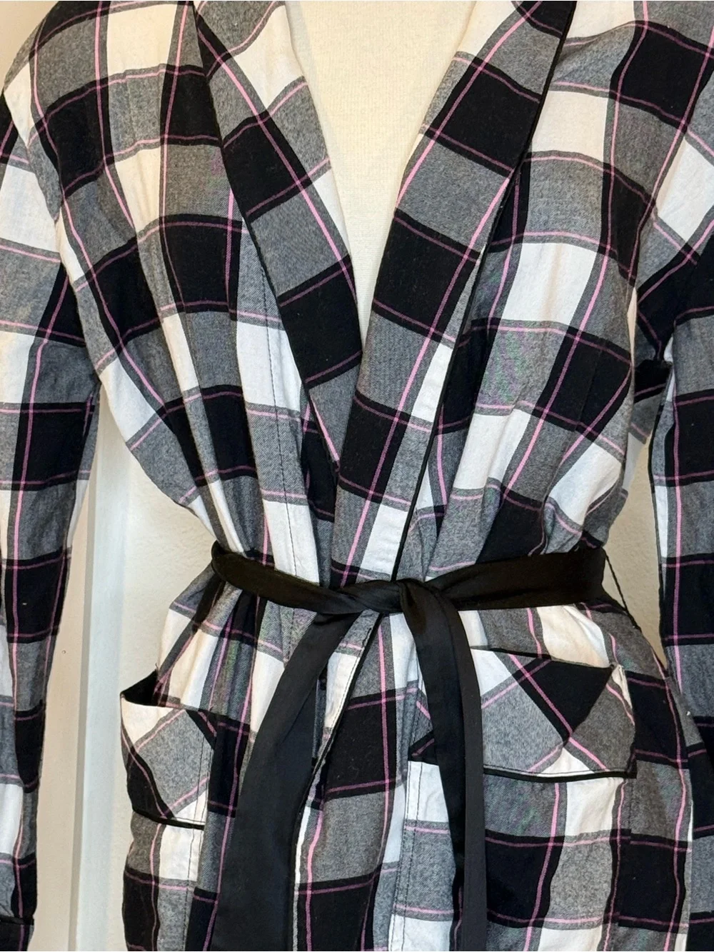 Victoria's Secret Black White Gray Plaid Robe with Pink Accents